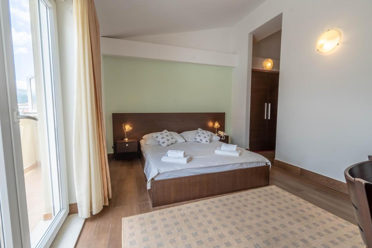Pansion Epetium Hotel Stobrec Exterior photo