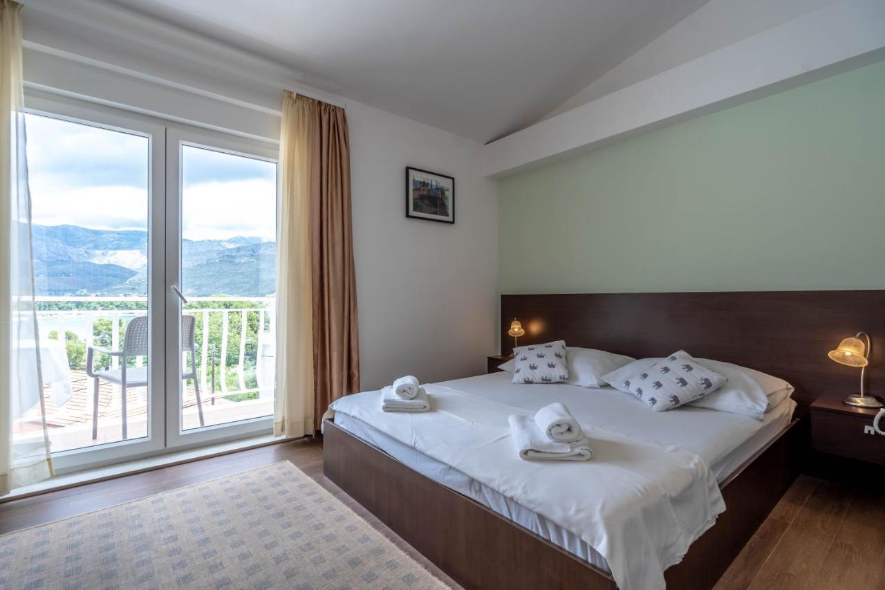 Pansion Epetium Hotel Stobrec Exterior photo