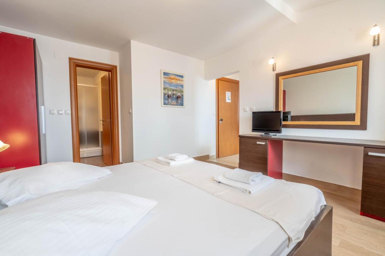 Pansion Epetium Hotel Stobrec Exterior photo