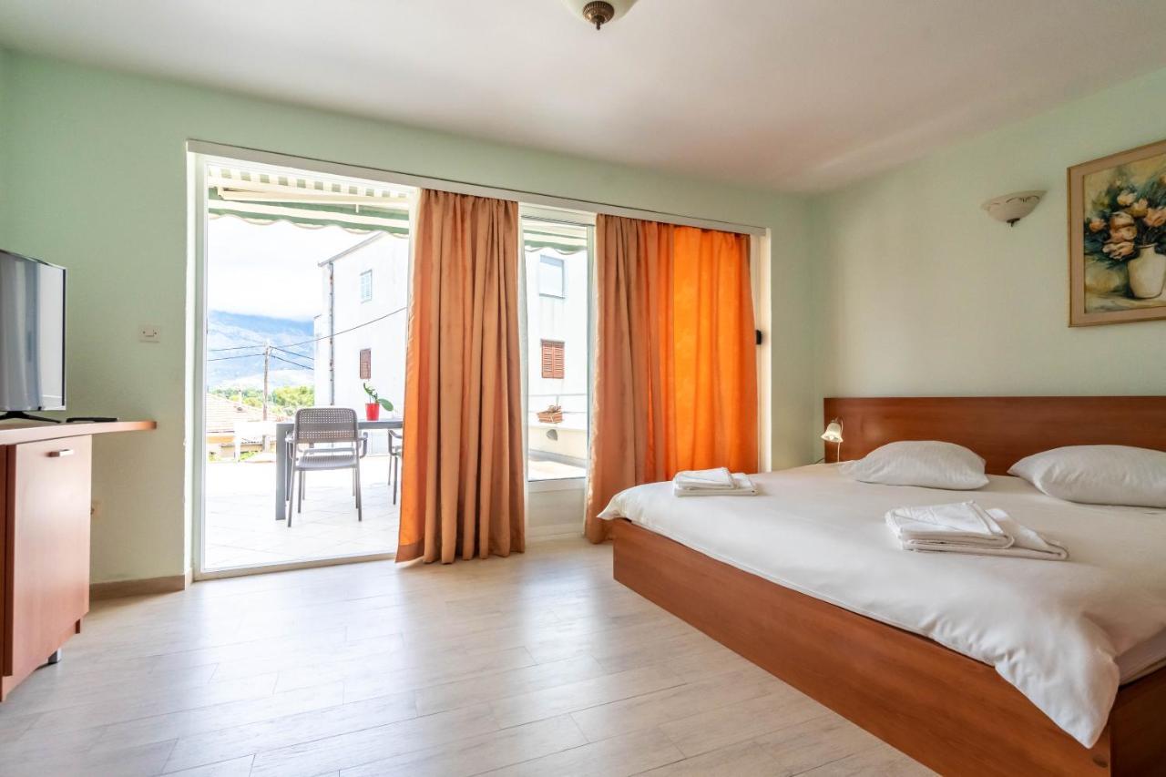 Pansion Epetium Hotel Stobrec Exterior photo