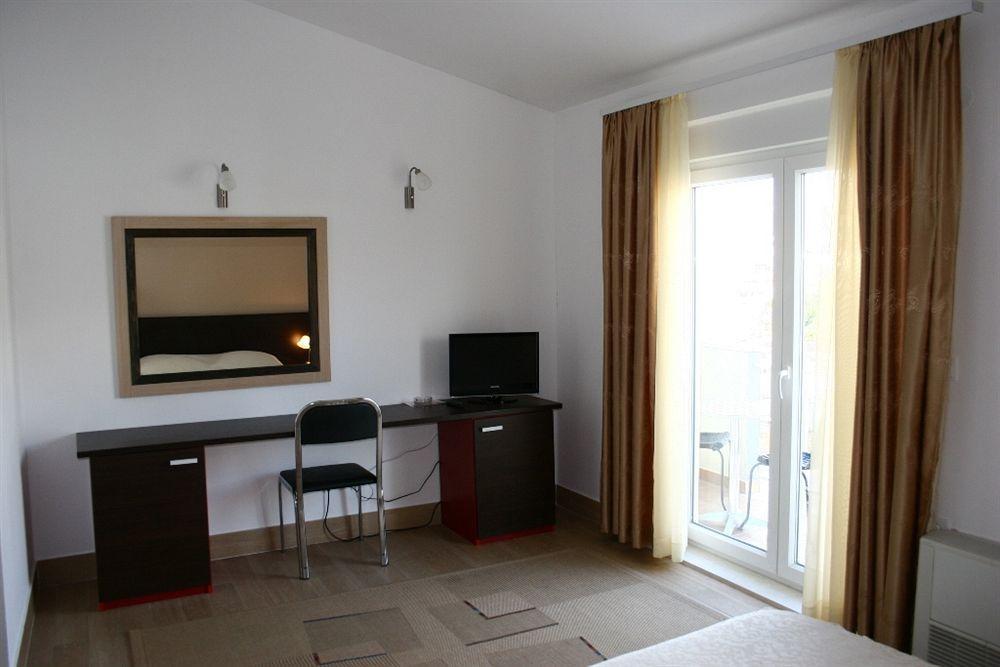 Pansion Epetium Hotel Stobrec Exterior photo