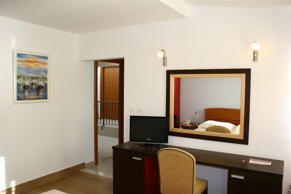 Pansion Epetium Hotel Stobrec Exterior photo