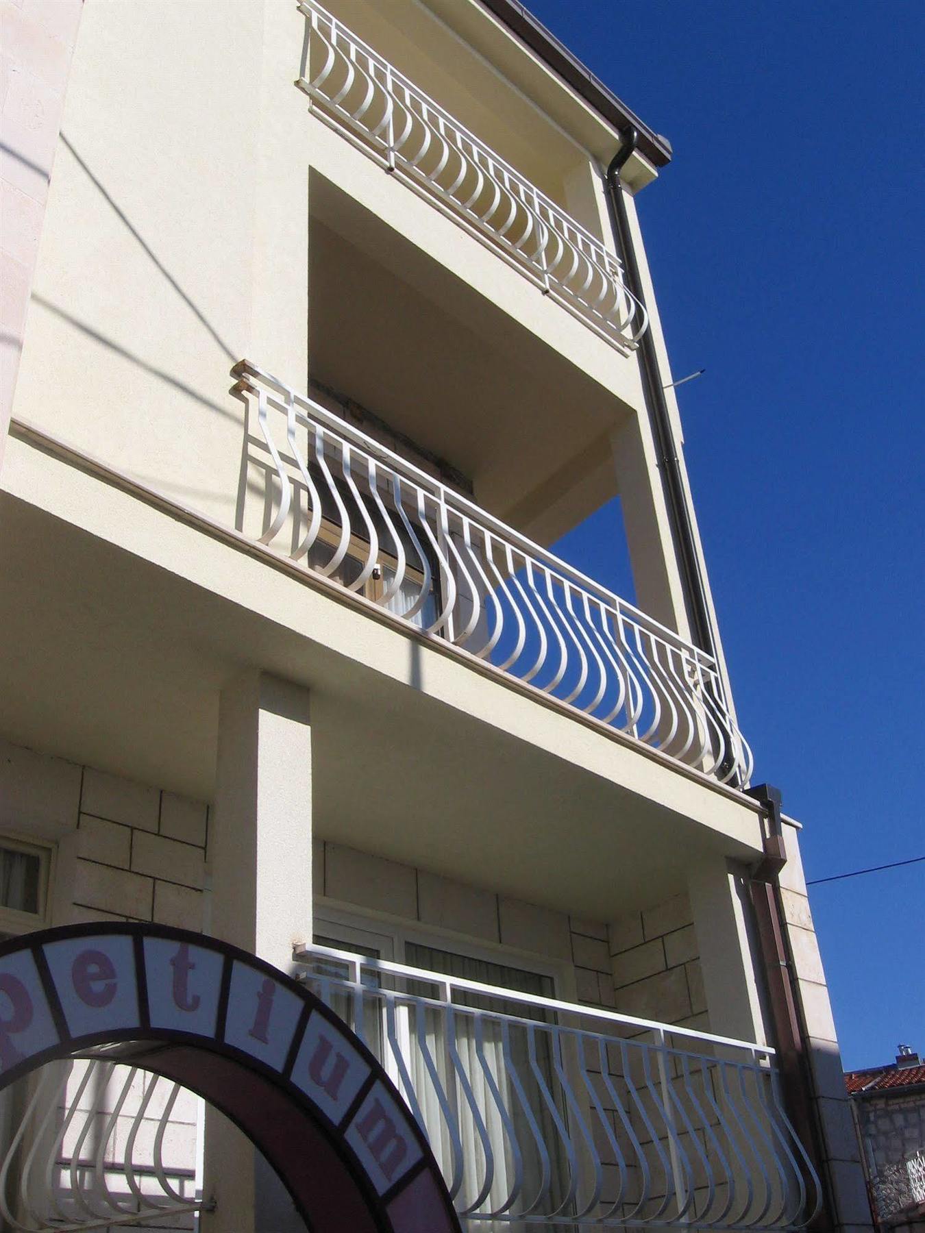 Pansion Epetium Hotel Stobrec Exterior photo